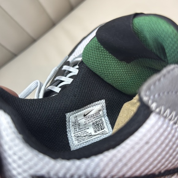 Nike Air Max Excee - Men's Size 10 (Black, Grey, Green & White) - Picture 13 of 16